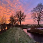 De Beijersche Stee, Logies Aan De Waterkant *