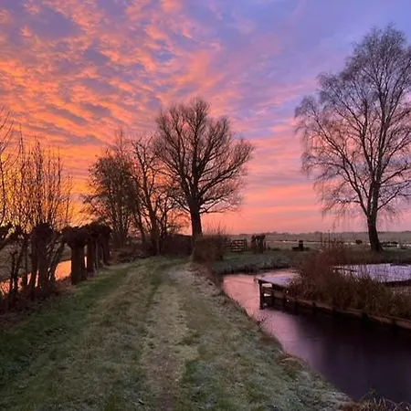 De Beijersche Stee, Logies Aan De Waterkant *